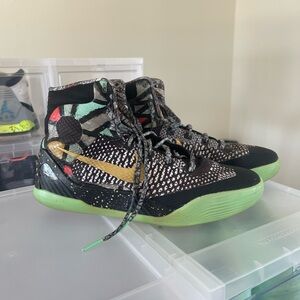 Nike Kobe 9 Elite NOLA - size 5.5Y